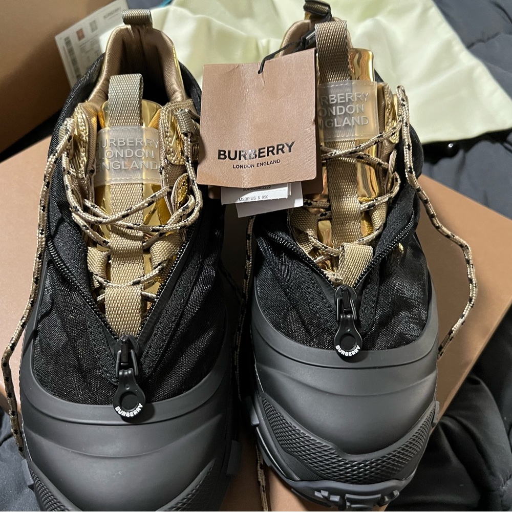 NWT BURBERRY ARTHUR ‘BLACK GOLD’ SNEAKERS